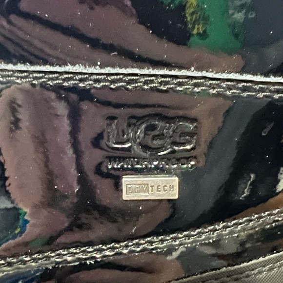 UGG Women's Adirondack Patent Boot-Size 10 - Picture 4 of 11